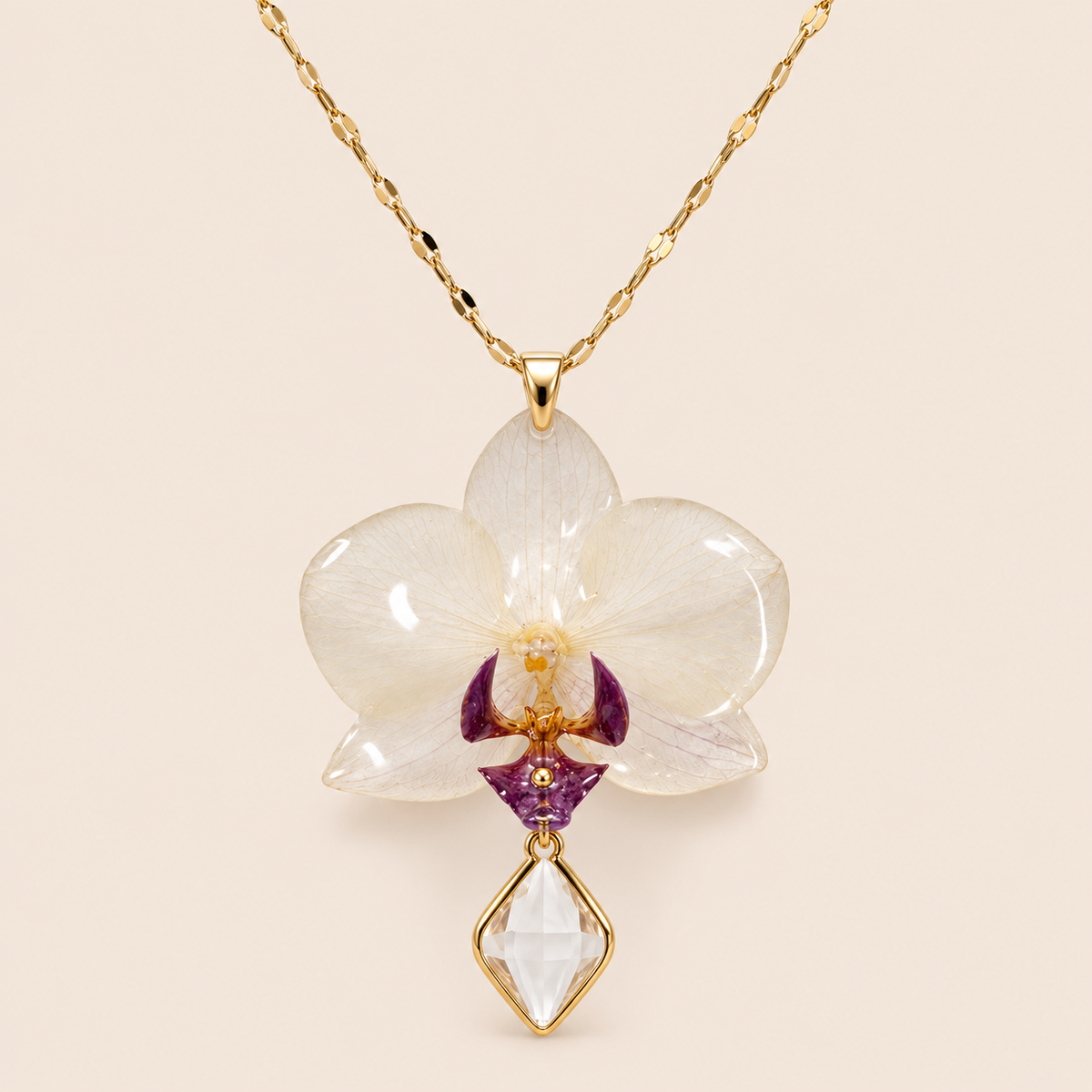 Collar de Mini Orquídea Blanca con Morado