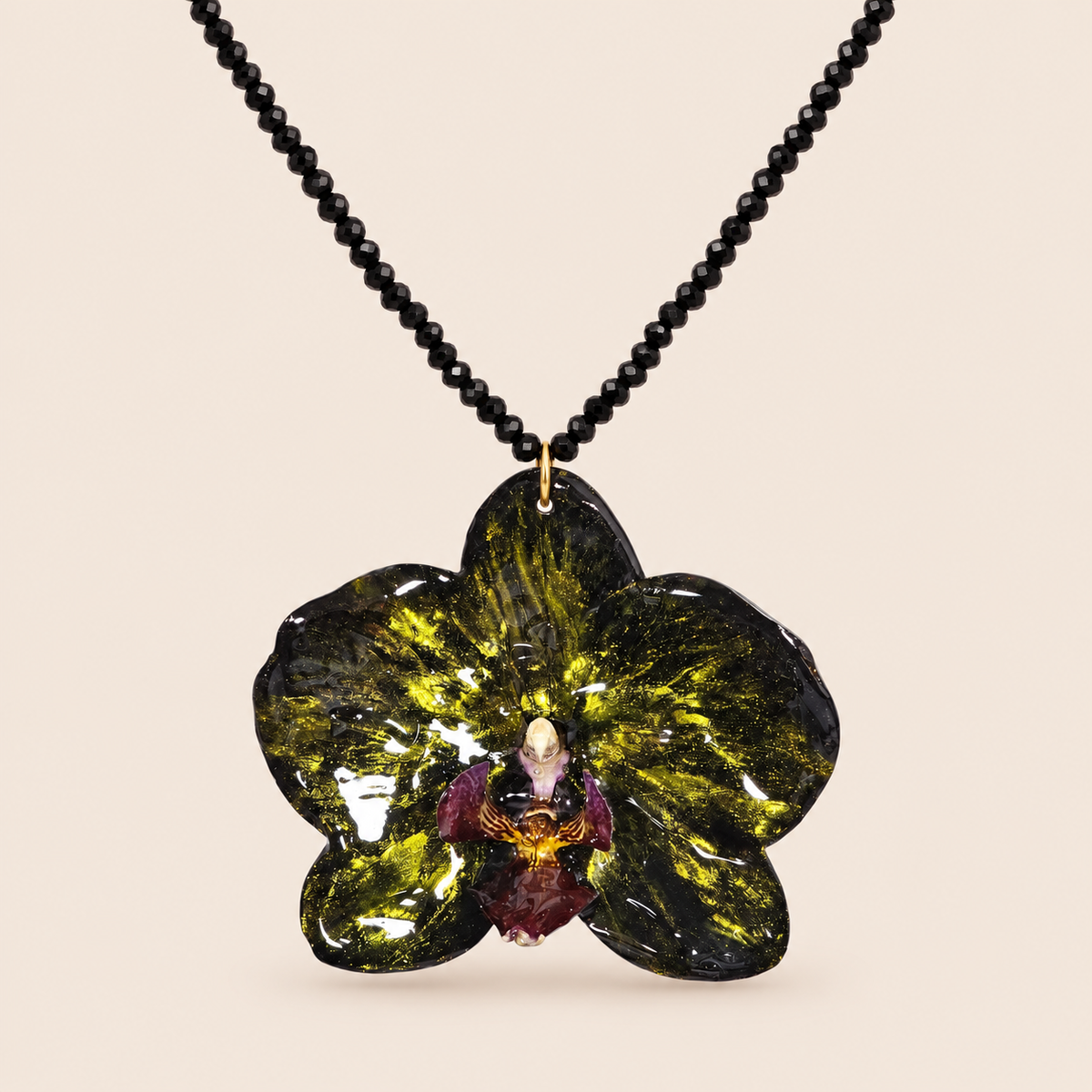 Collar de Orquídea Negra Tornasol